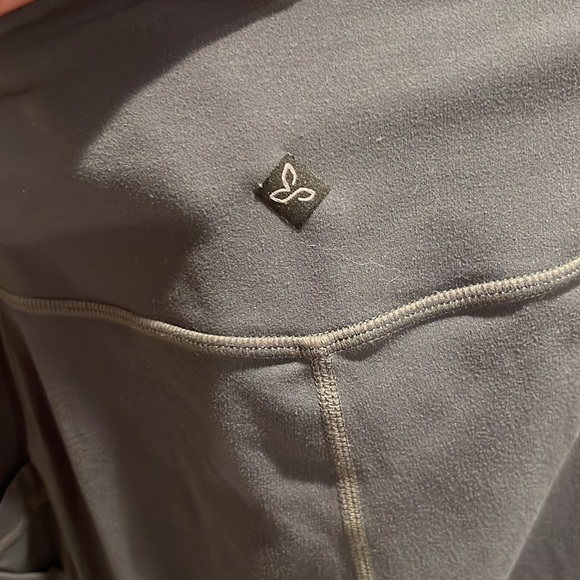 PRANA Grey Leggings with pockets Size Large - Picture 4 of 8